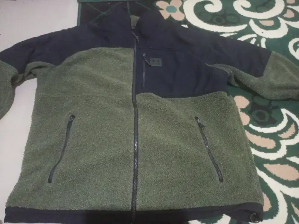 Jaket pria merk under armour