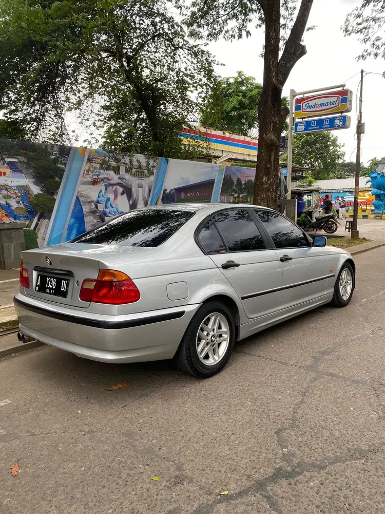 BMW 318i 2000 Bensin