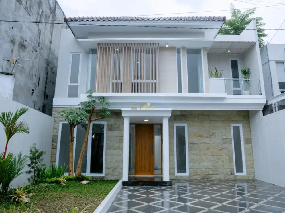 RUMAH 2 LANTAI SIAP HUNI DEKAT JALAN PALAGAN