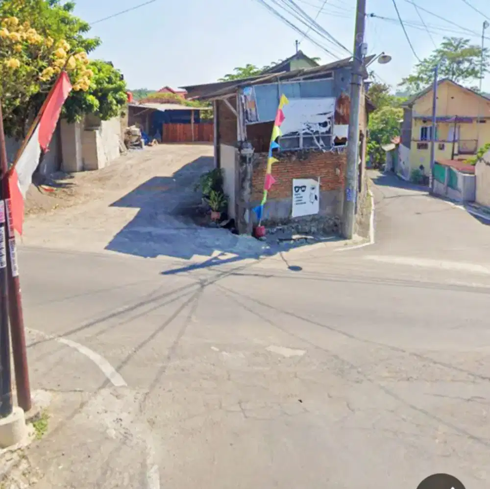 Tpye Tanah SHM pekarangan Lokasi Strategis hadap dua muka jalan /hook