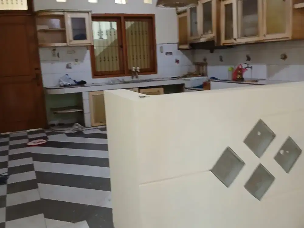 DIJUAL RUMAH BESAR HADAP BARAT BEBAS BANJIR JUAL TERMURAH DI DUTA GARDEN