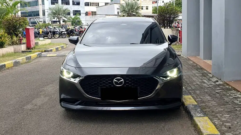 Mazda3 Sedan 2.0 Skyactiv Sunroof AT 2023/2024 LIKE NEW LOW KM RECORD