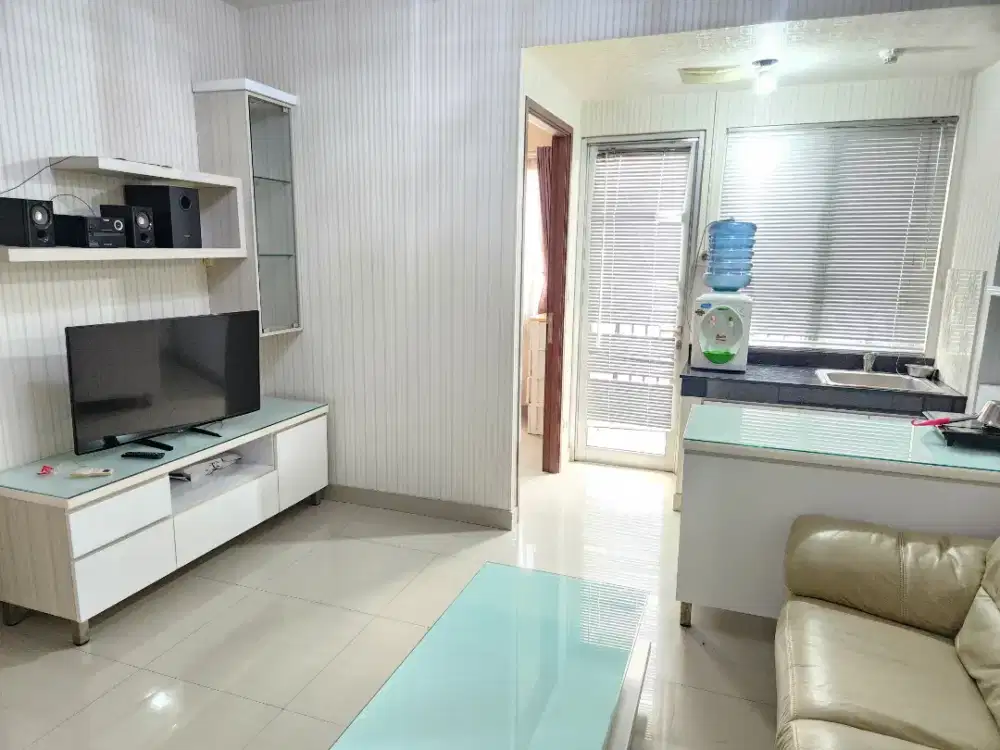 Sewa Grand 2 BR Apartemen Sudirman Suites