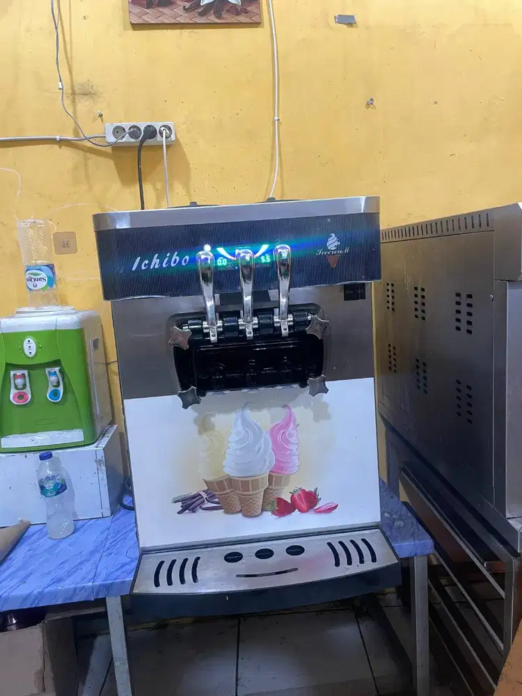 Mesin es cream varian rasa