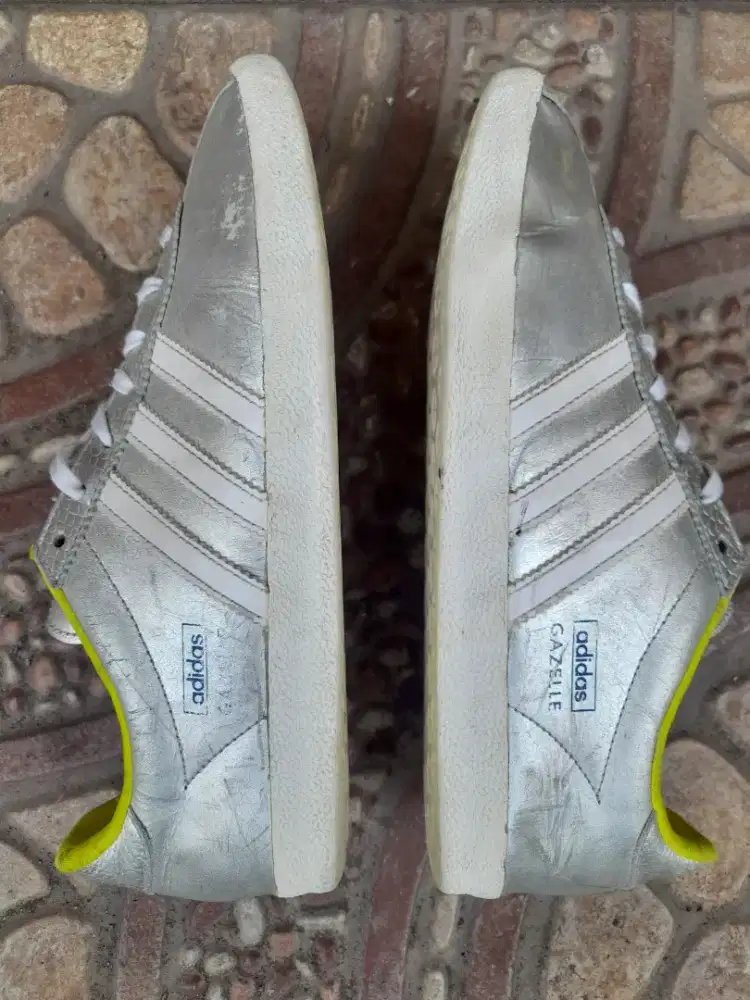 SZ 40.TEMPUR ADIDAS GAZELLE SILVER