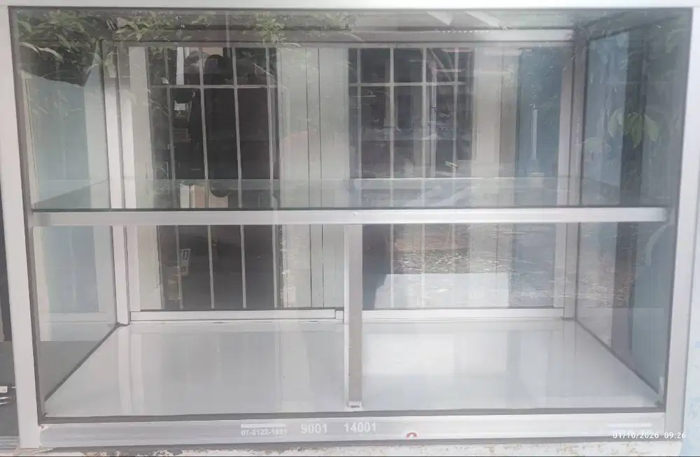 Dijual etalase baru pemakaian 1 bulan