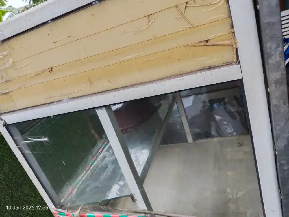 Gerobak etalase jualan