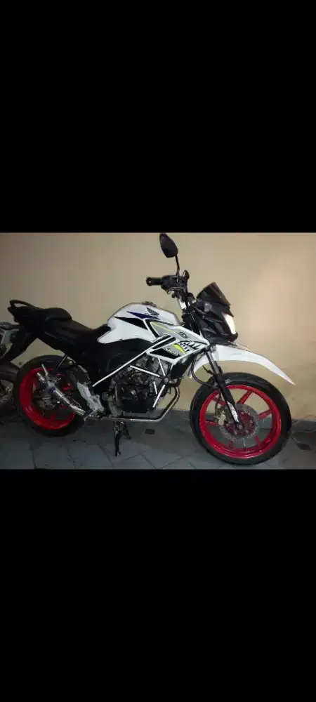 Honda CB 150 R Putih tinggal gas