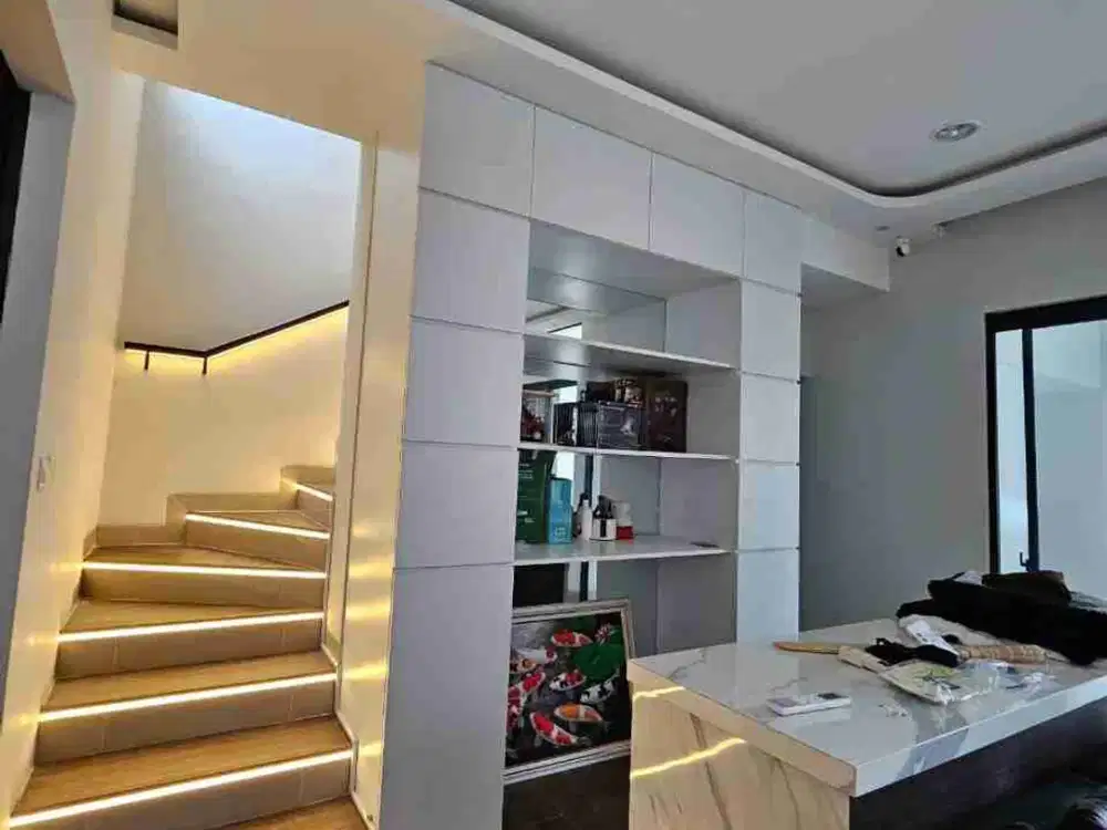 Rumah Flora dengan KT 3 dan kitchen set juga AC 4