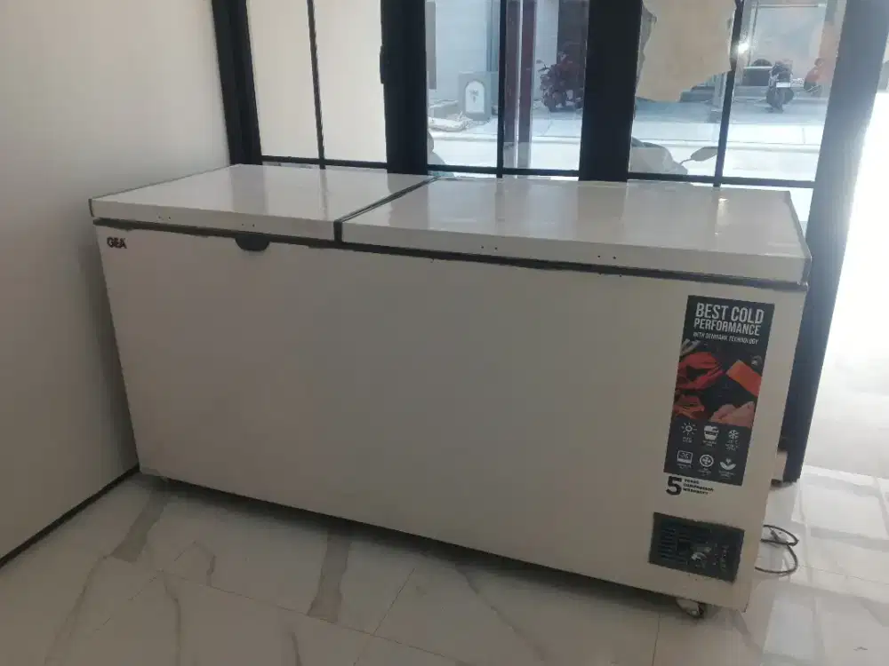 Freezer box second bekas GEA 600L liter