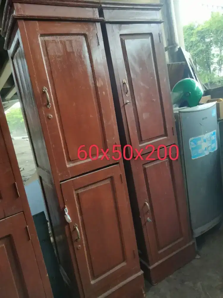 Lemari kos2'an pintu atas bawah