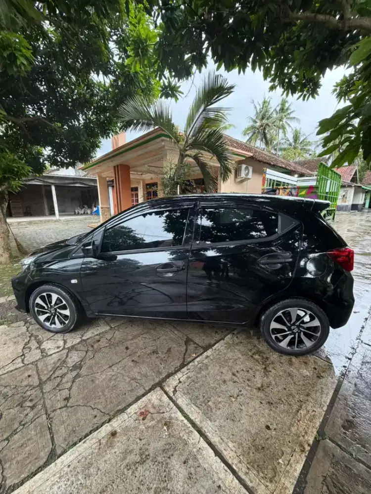 Dijual Honda Brio taun 2022 tipe e up rs