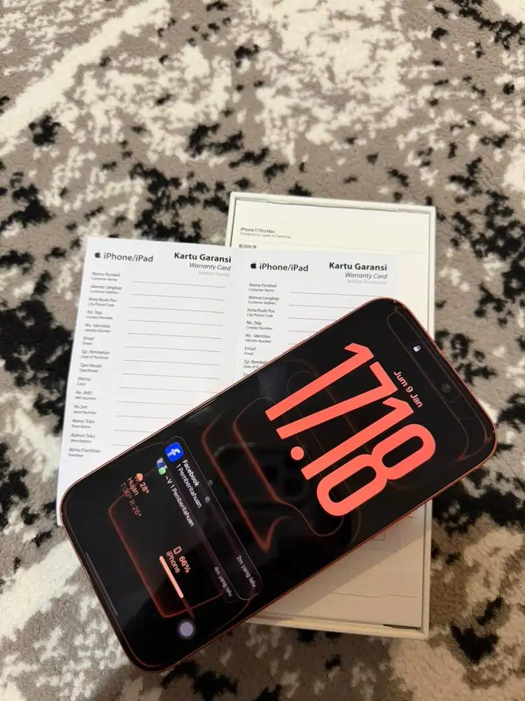 Iphone 17PM orange. Like new.