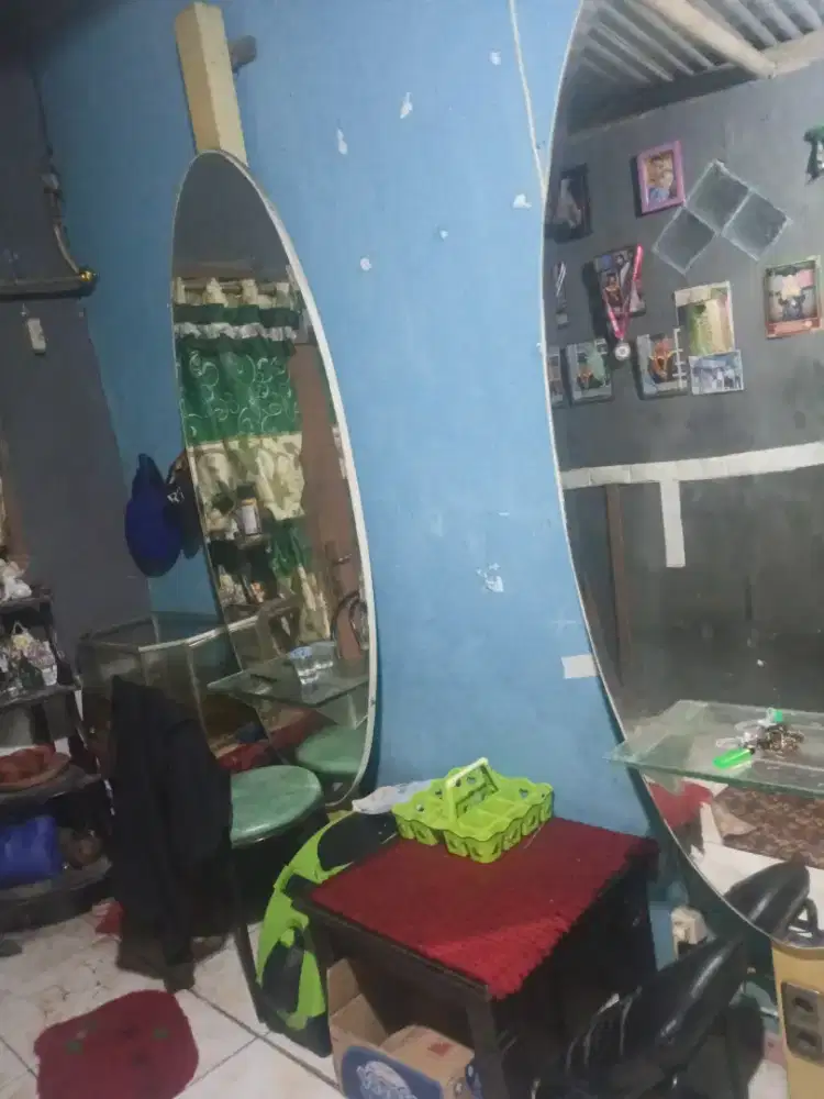 Jual kaca salon bekas masih bagus ada 2 colokan di bawah kaca