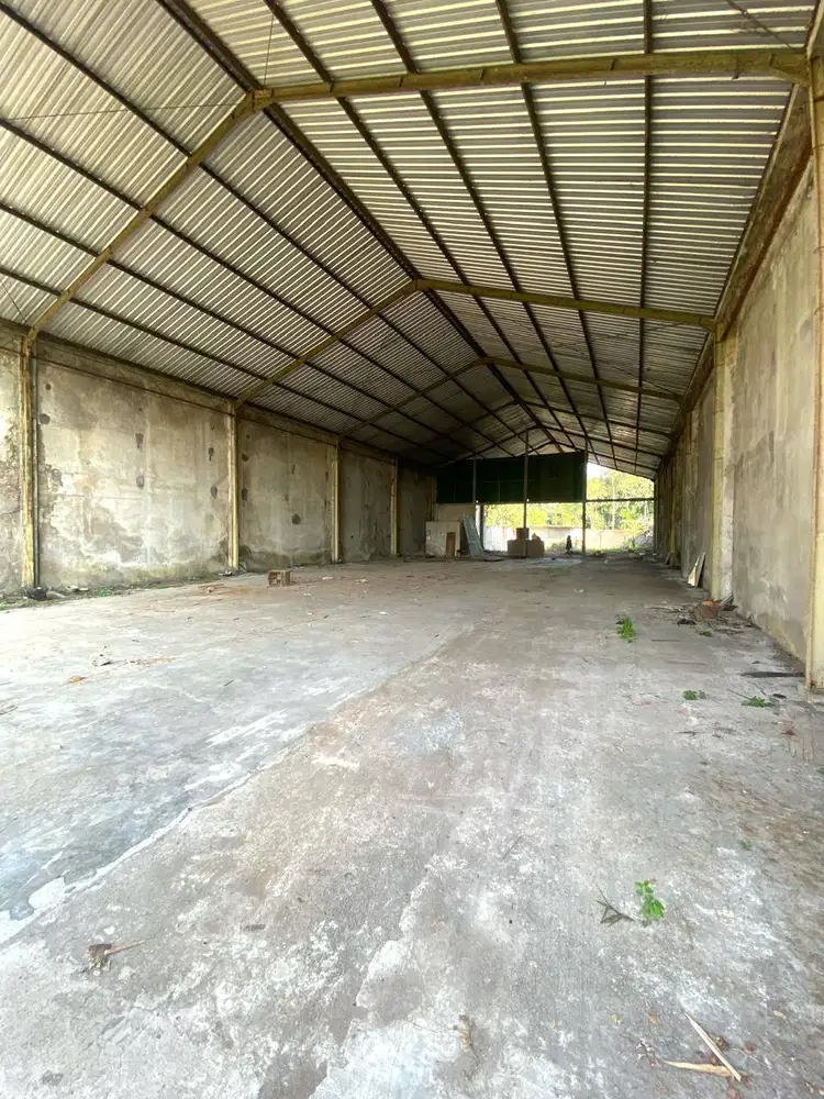 Tanah Bonus Bangunan Gudang di Jalan Karangjati Bangunjiwo