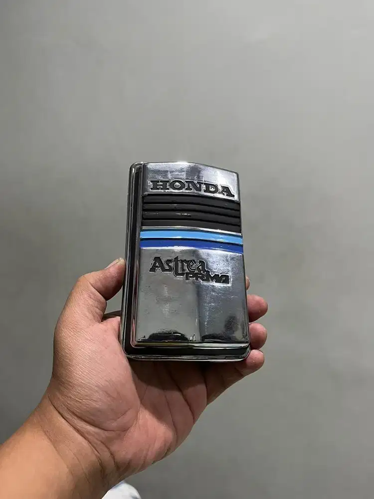 EMBLEM DASI ASTREA PRIMA