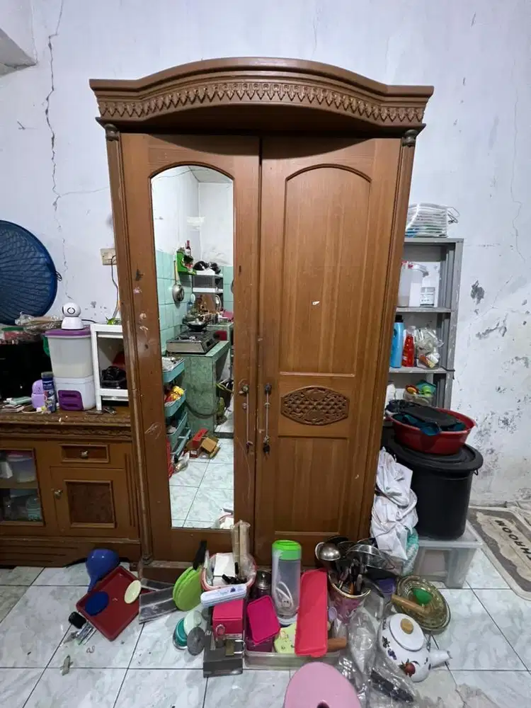 Lemari pakaian murah mau pindah