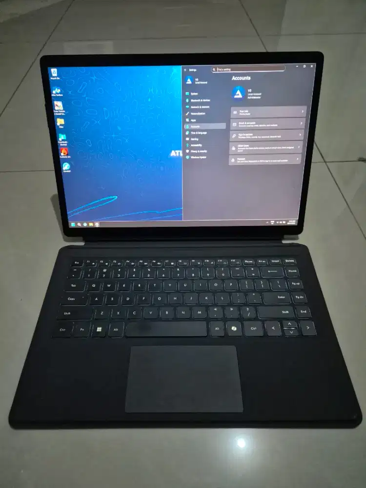 Minisforum V3 8840u 32GB/1GB windows tablet