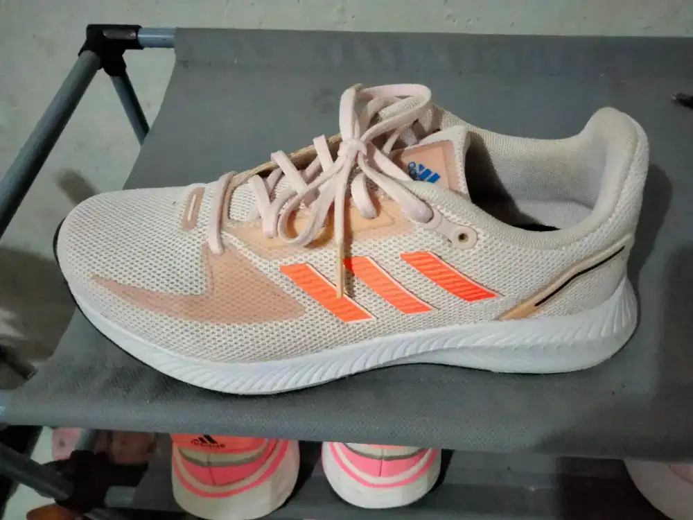 Jual sepatu adidas wanita