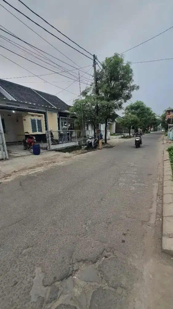 OVER KREDIT BS BUAT USAHA HOOK 120 M, JLN UTAMA