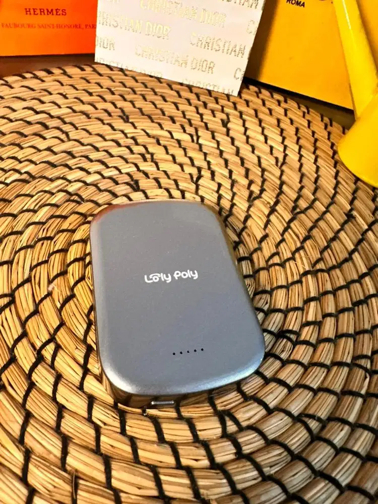 Preloved Loly Poly Powebank Magnet Wireless Charger 8000Mah Grey