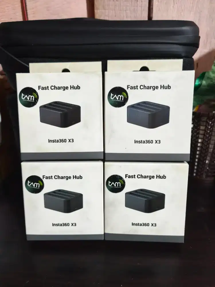 Insta360 X3 Fast Charge Hub Baru
