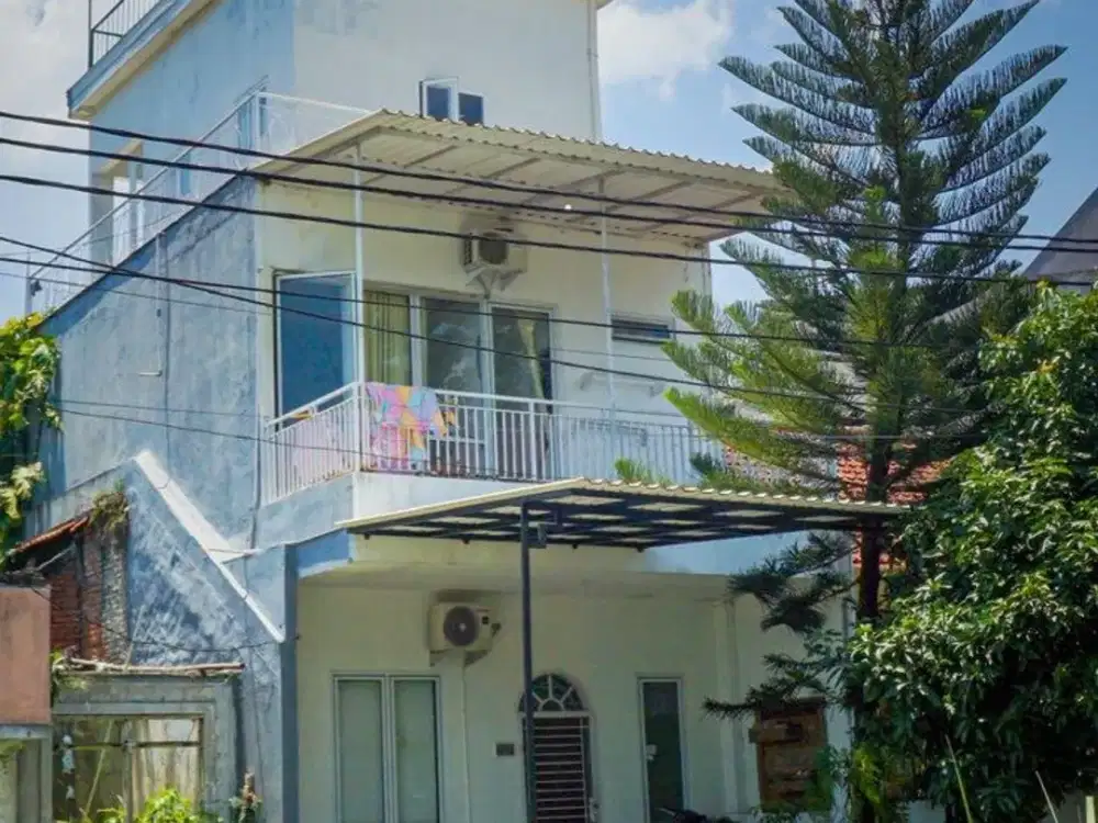 Dijual Rumah 3 Lantai Rooftop di Taman Legian Sentul City-Semi Furnish bisa KPR