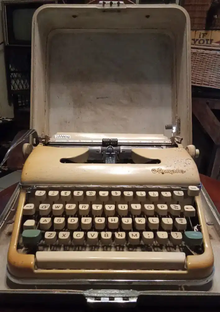 Mesin Tik Vintage Olympia SM 5 Werke A.G Wilhelmshaven Western Germany