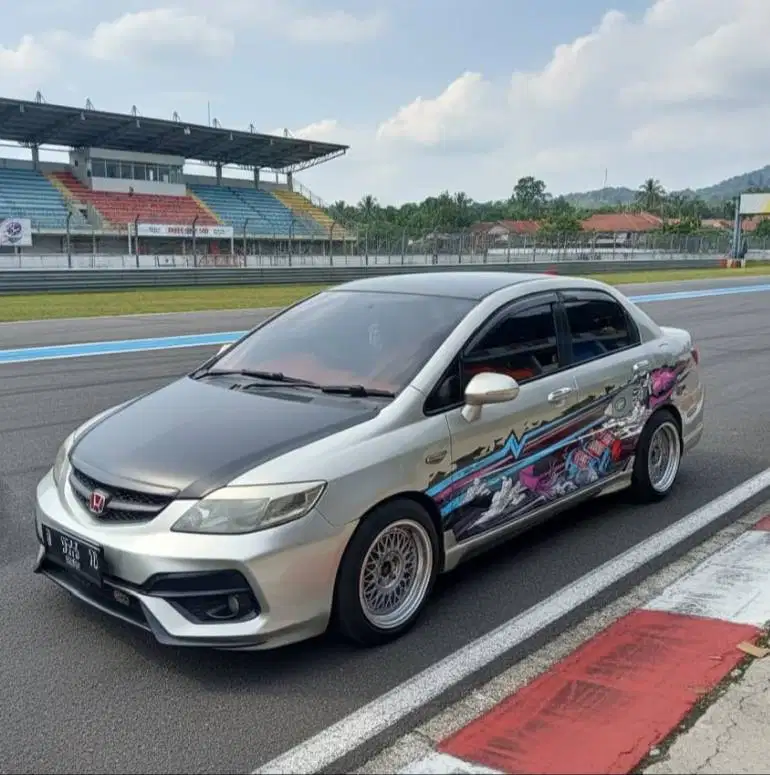 Mobil honda city tahun 2006