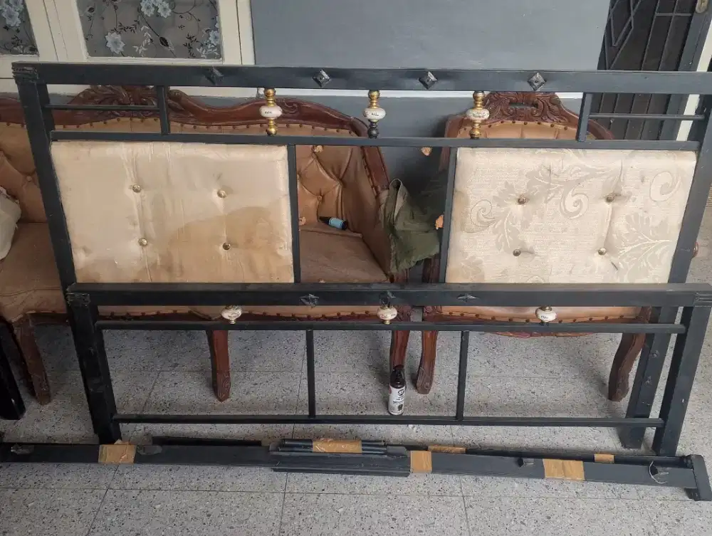 DIPAN TEMPAT TIDUR BESI UKURAN 180 X 165