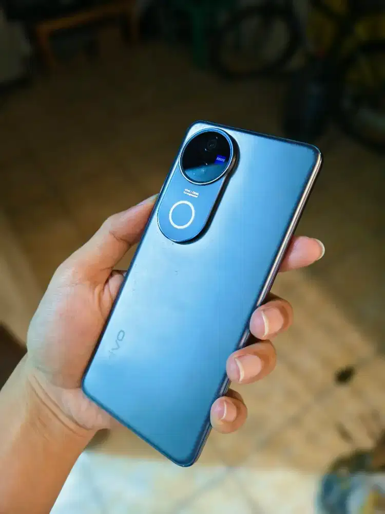 VIVO V50 5G RAM 12/512GB