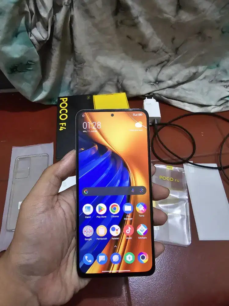 Poco F4 Silver 8/256 Fullset pake banget