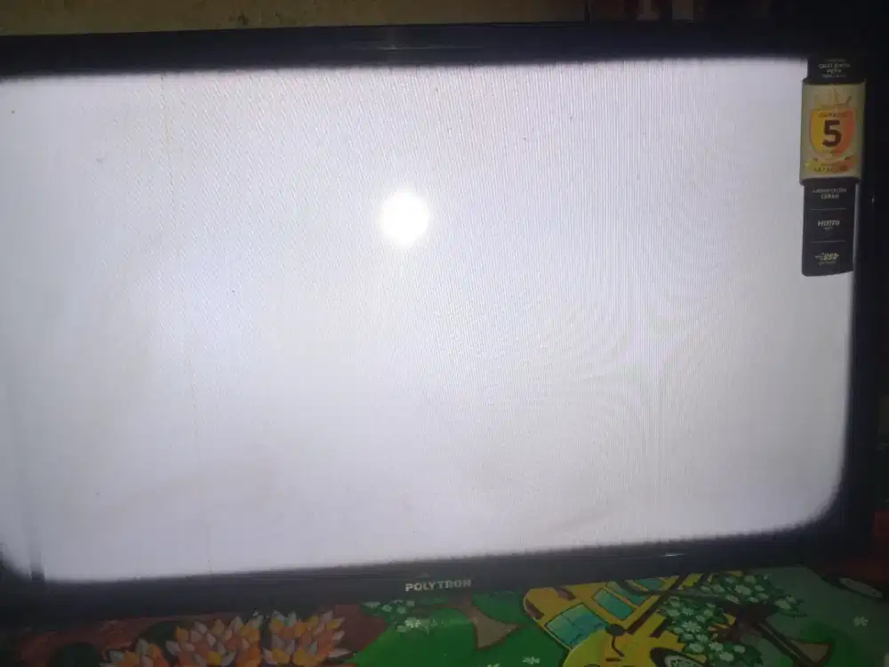 2 unit tv led polytron 32  minus rusak layarr.. Bleng warna putih