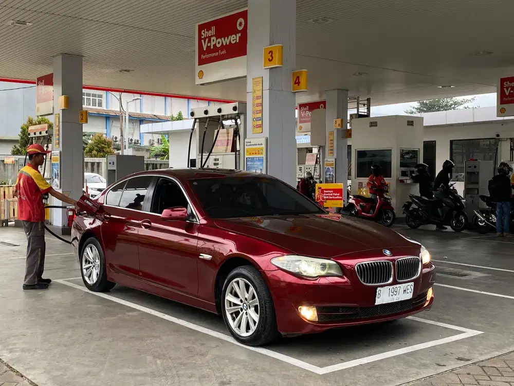 BMW 523i 2010 Bensin