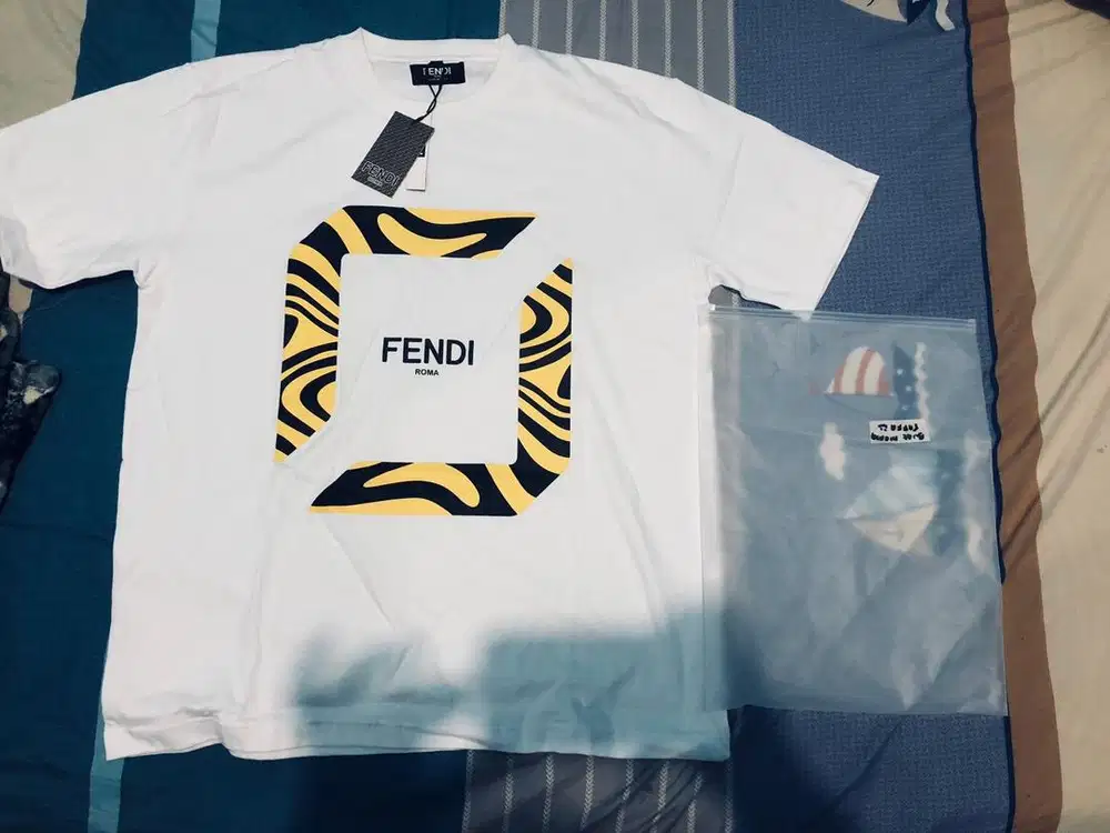 Kaos Fendi Baru)