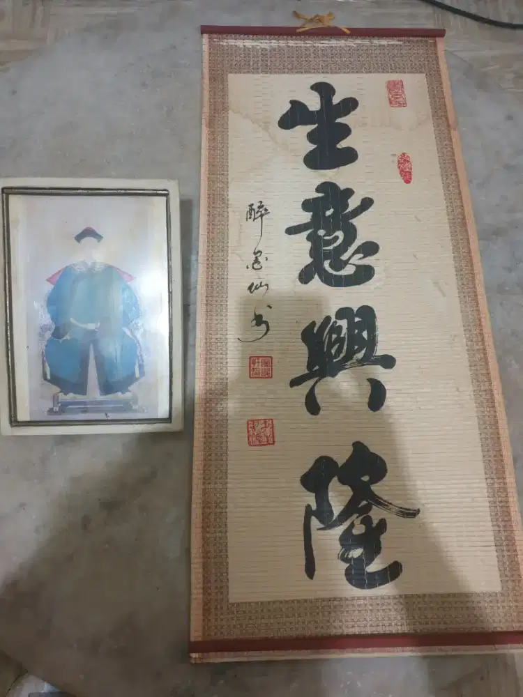 Lukisan antik dan naskah ratusan tahun