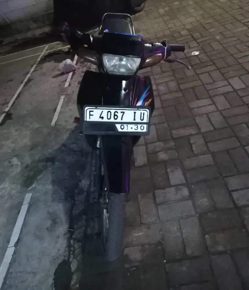 Motor crypton hitam