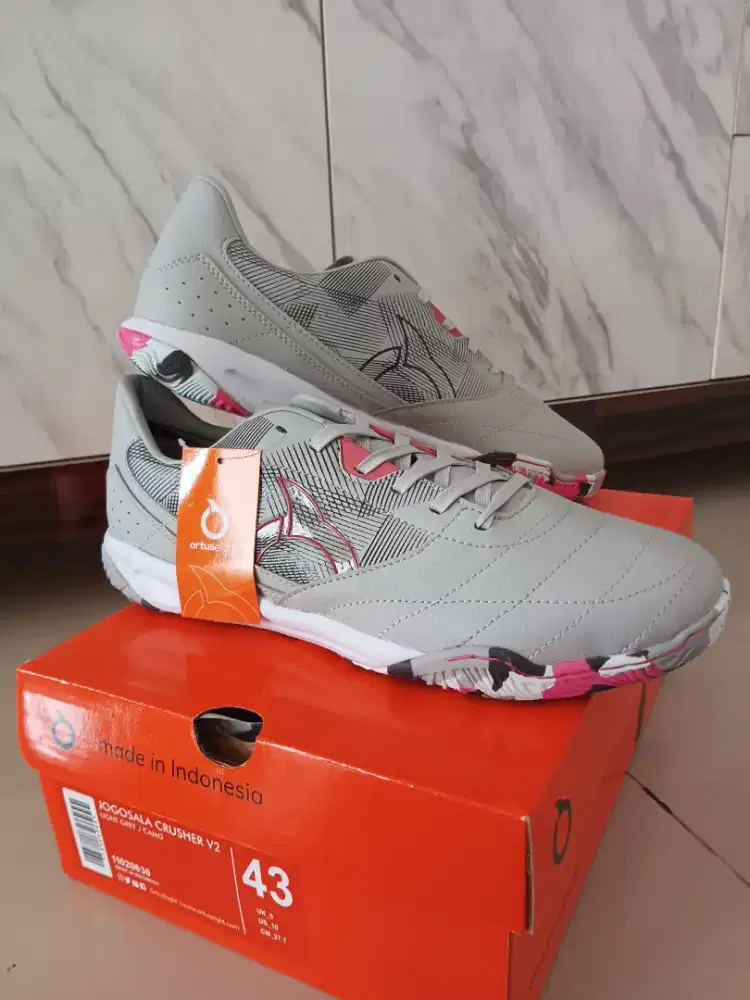 SEPATU FUTSAL ORTUSEIGHT