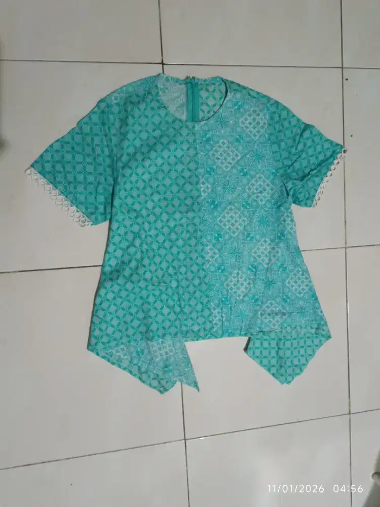 Atasan, kaos, rok, celana