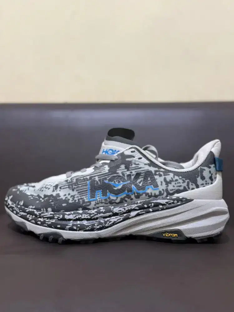 Sepatu Hoka speedgoat 6 (41/42) trail/running