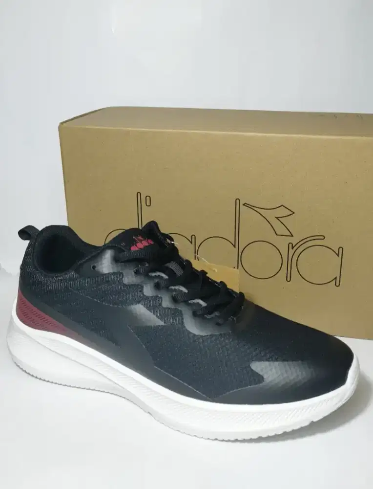Sepatu Lari Diadora Hoka Pria Black