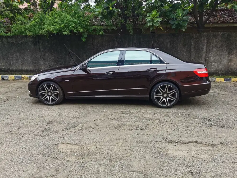 Mercedes-Benz E250 2010 Bensin