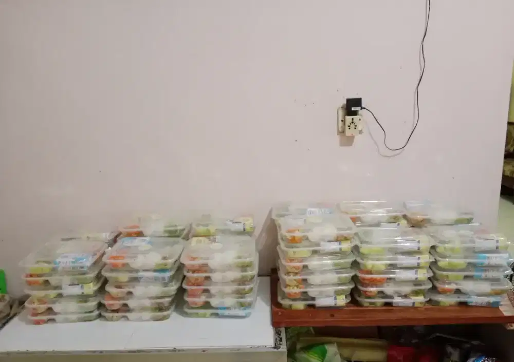 Menerima nasi box dan snack box dan nasjum berkah