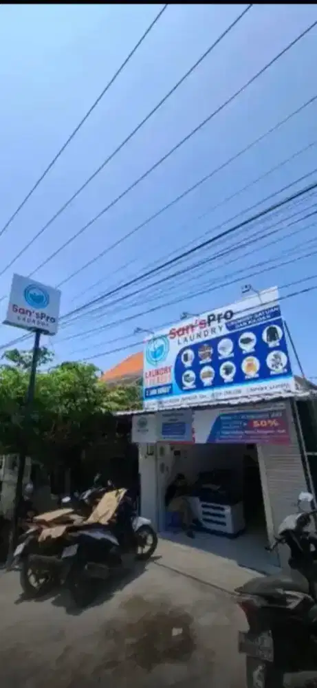 Staff dan kurir laundry