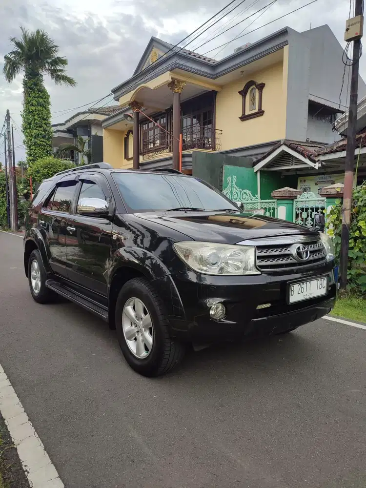 Toyota Fortuner G 2.5 at metic th 2011 hitam nopol ganjil jakarta