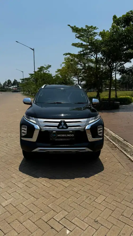 Pajero Dakar Ultimate 4x2 AT 2023 hitam istimewa DP 45 jt