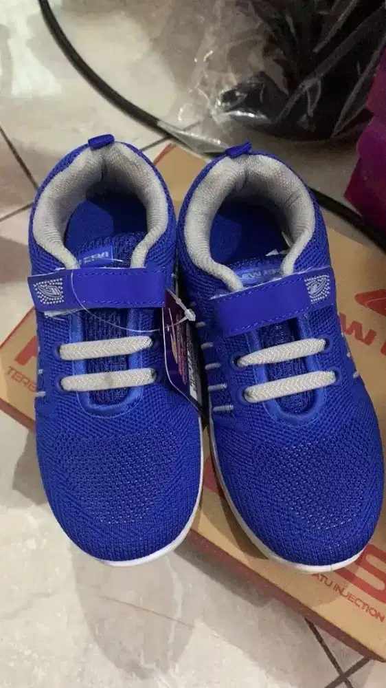 Sepatu new era uk 29 baru