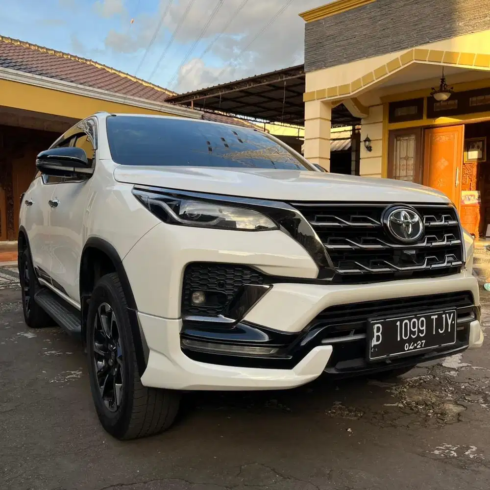 FORTUNER 2.8 VRZ GR-S 4x2 AT (April 2022) (KM 31,000)