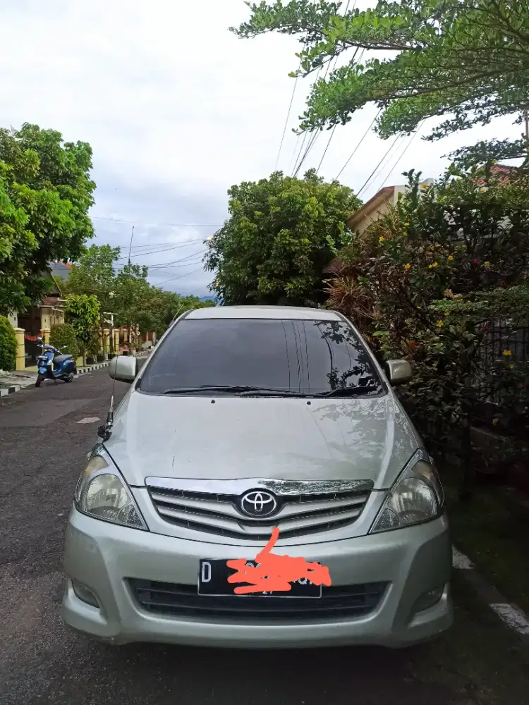 Kijang Innova tahun 2009 MT