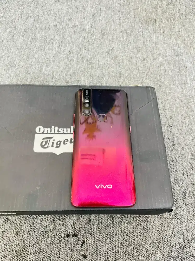 Vivo v15 merah masi mulus warna red